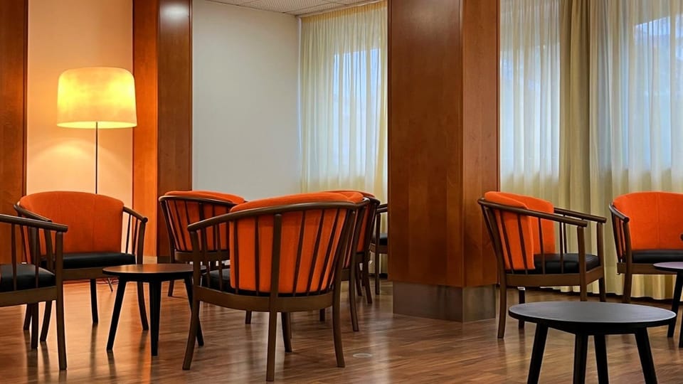 Restaurant/places to eat, Living room