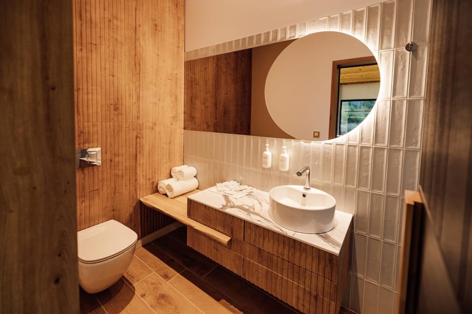 Toilet, Bathroom, towels