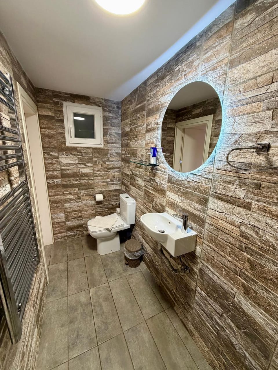 Modern Central Studio with Garden Apartment in Volos