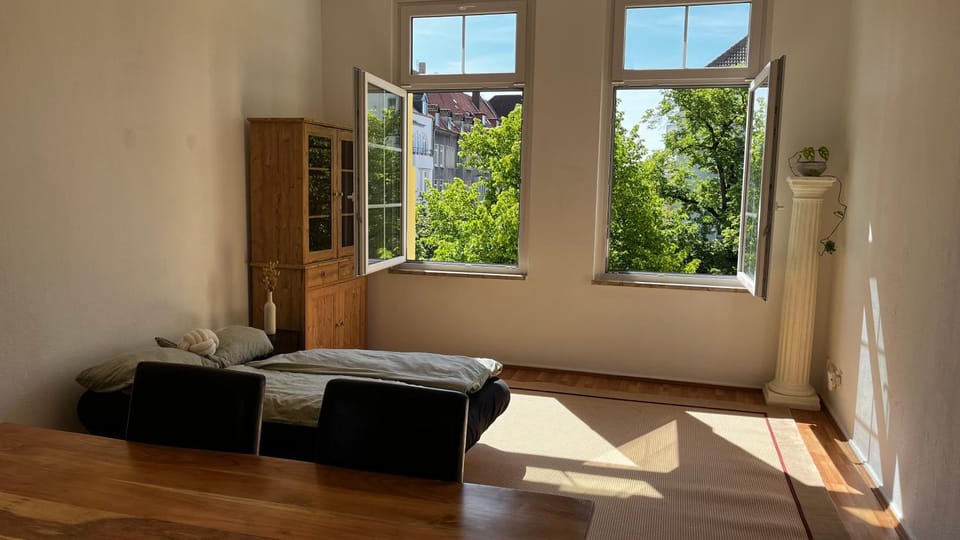 Bed, Living room, Photo of the whole room, Seating area, Bedroom