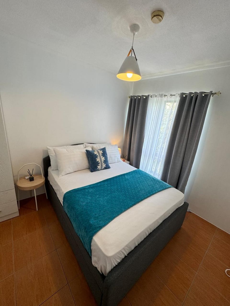 Modern Minimalist Luxe Retreat 2 Bedroom with parking Apartment in Paranaque