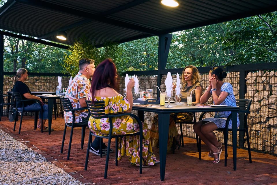 Restaurant/places to eat, Dining area, group of guests