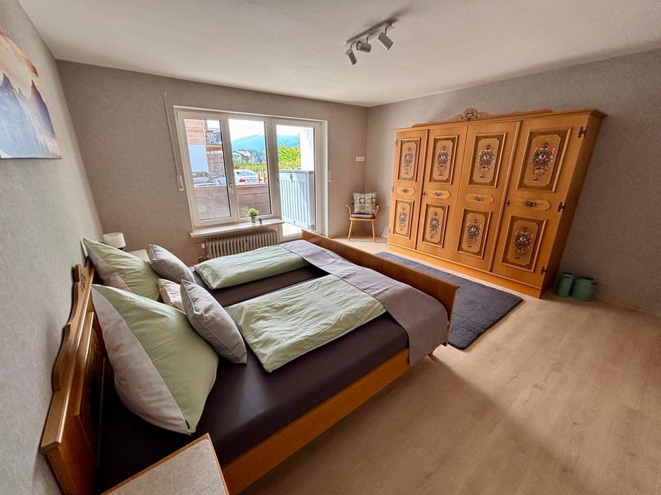Bed, Seating area, Bedroom, wardrobe