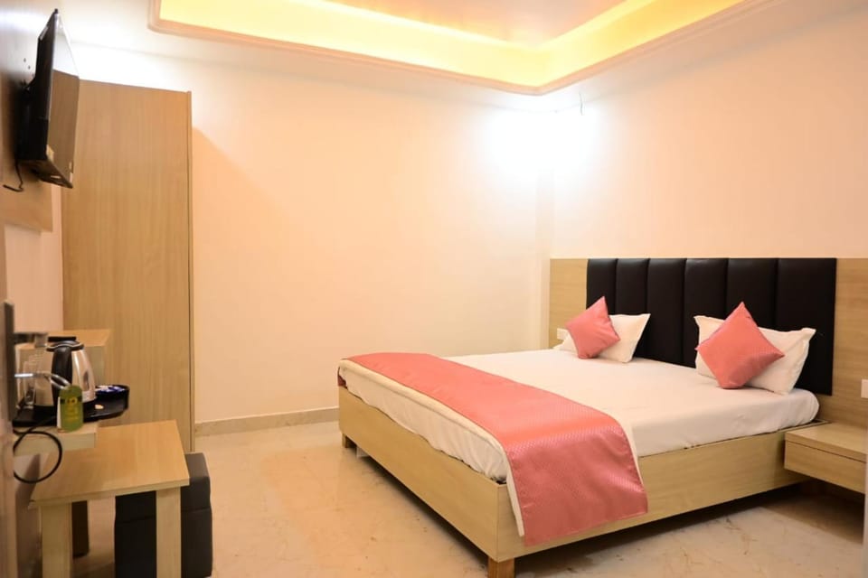 Bed, TV and multimedia, Photo of the whole room, Evening entertainment, Bedroom