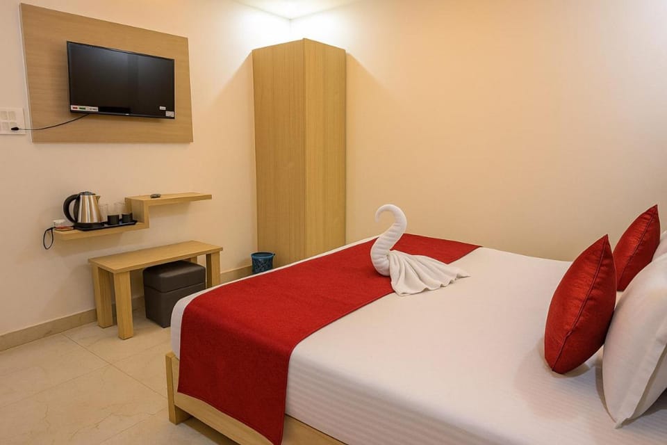 Bed, TV and multimedia, Coffee/tea facilities, Photo of the whole room, Bedroom, minibar, towels