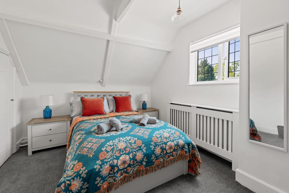 Bed, Photo of the whole room, Bedroom