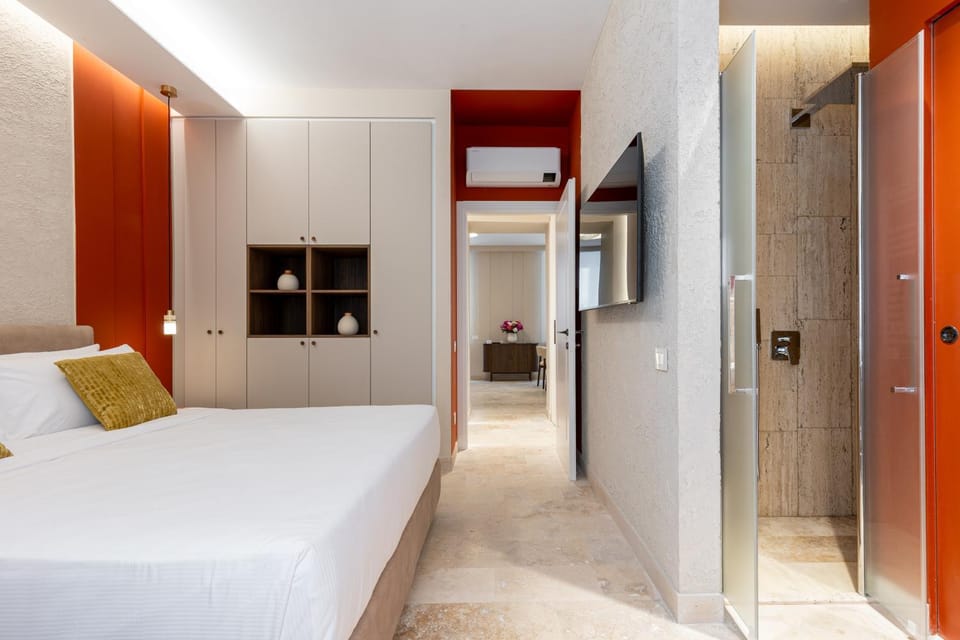 Bed, TV and multimedia, Photo of the whole room, Bedroom, wardrobe