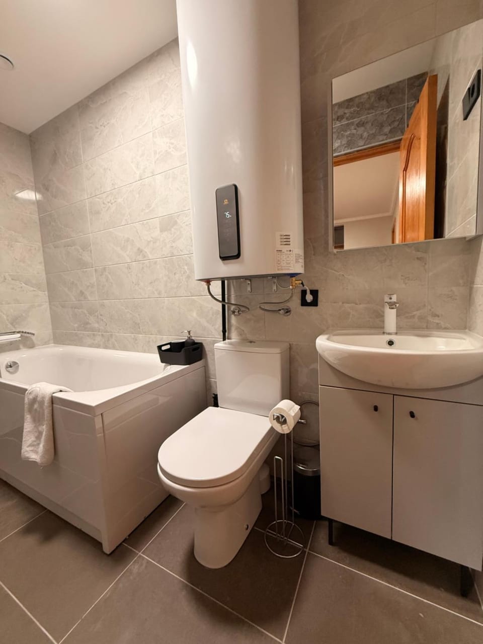 Shower, Toilet, Bathroom, Bath, towels