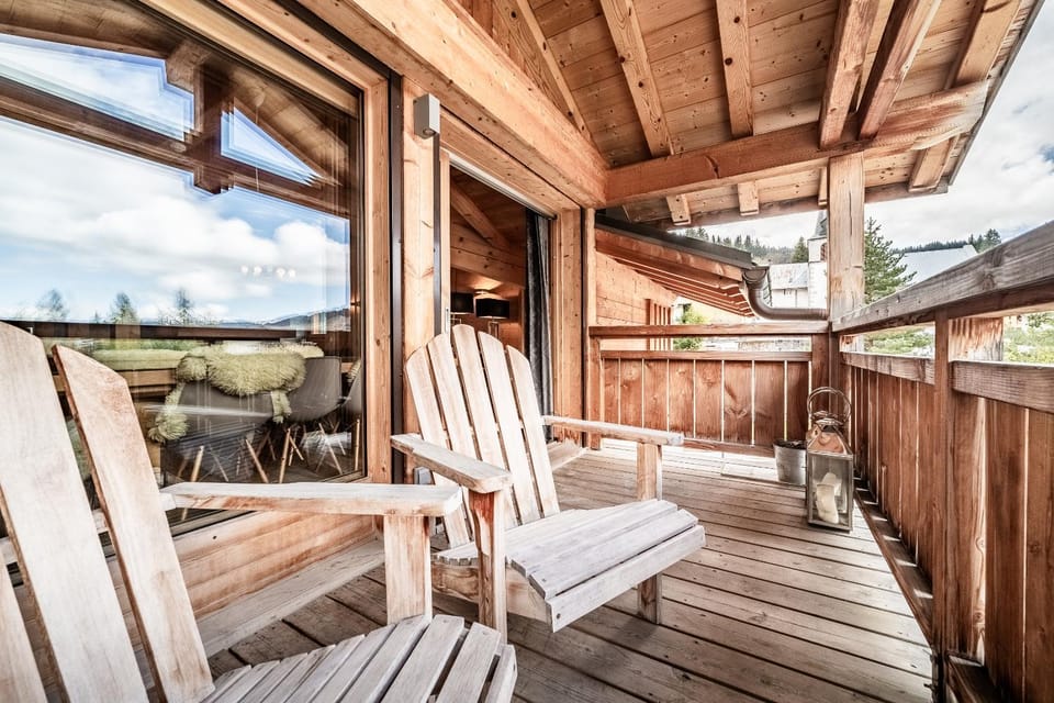 View (from property/room), Balcony/Terrace, Seating area