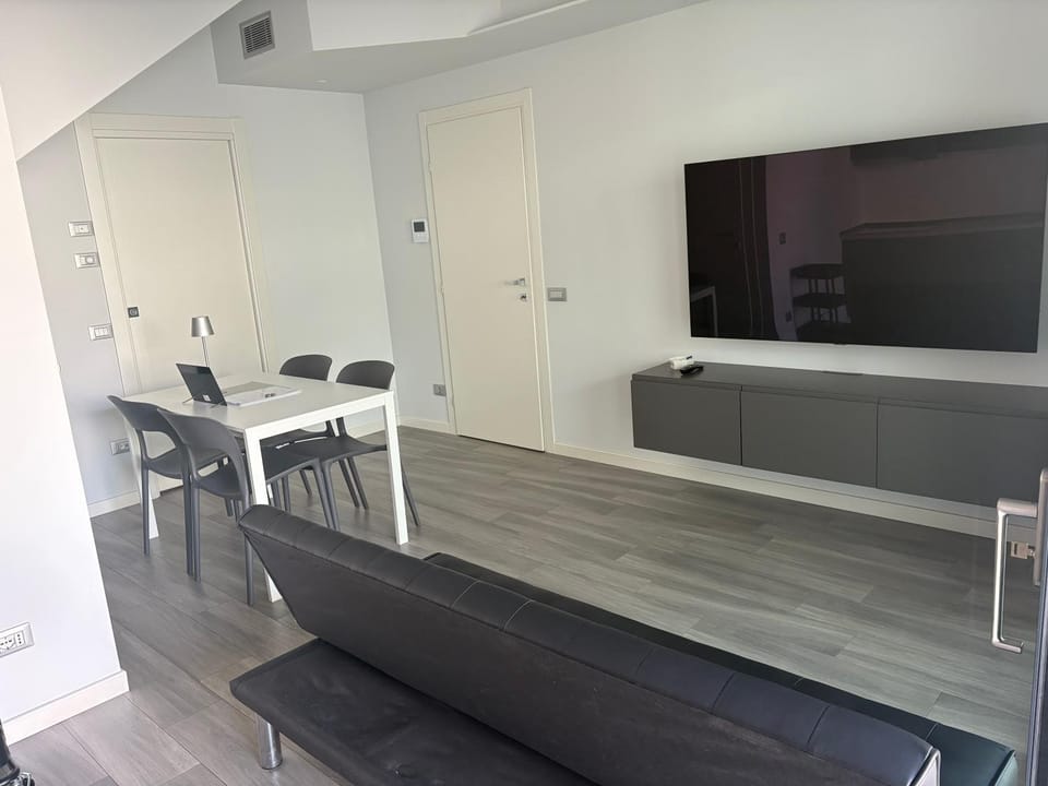 TV and multimedia, Dining area