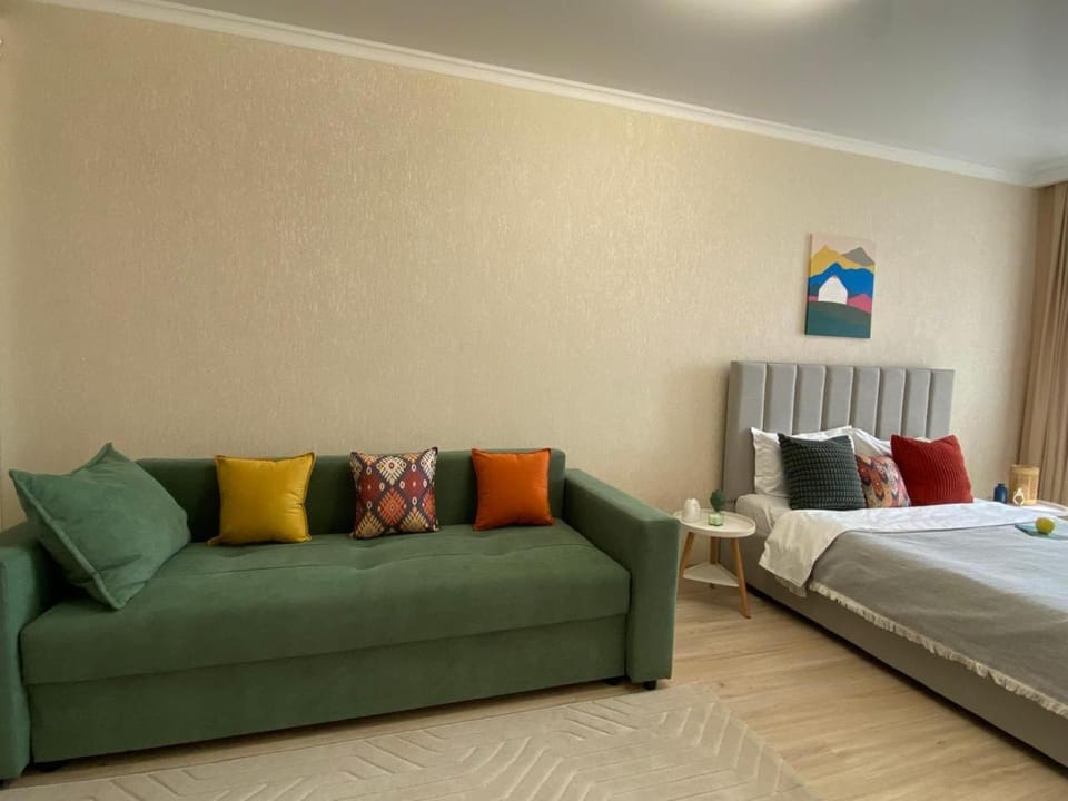 Bed, Living room, Photo of the whole room, Seating area, Bedroom