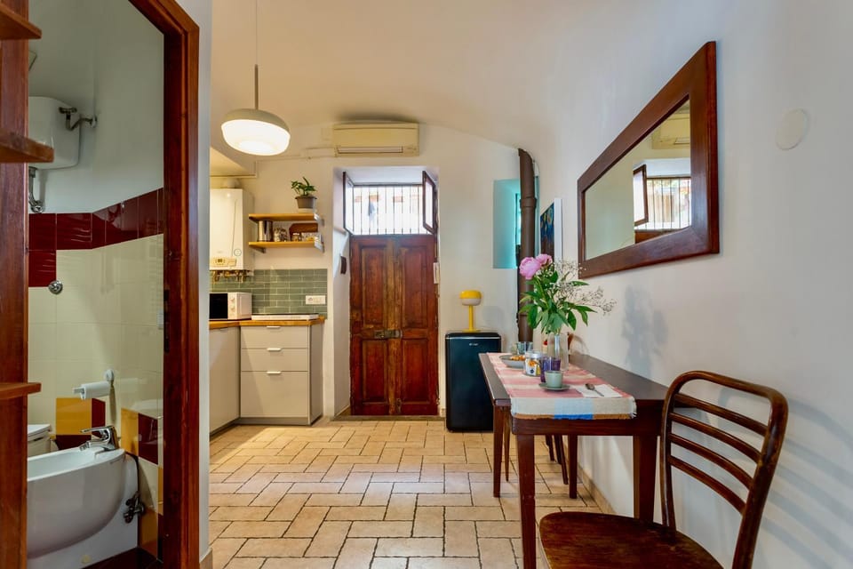 Bathroom, Kitchen or kitchenette, Dining area
