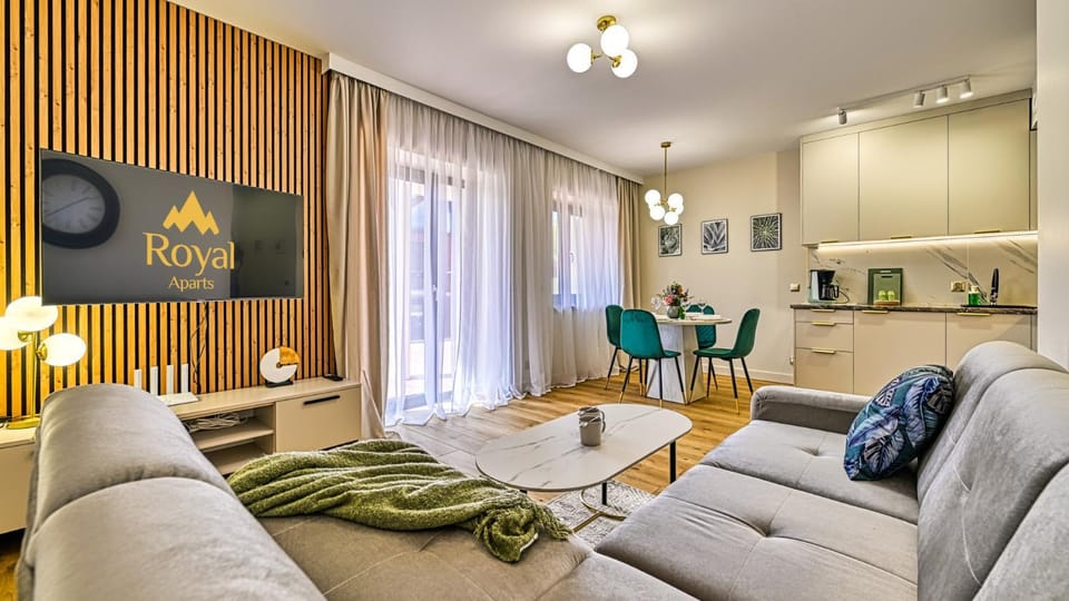 TV and multimedia, Kitchen or kitchenette, Seating area, Dining area