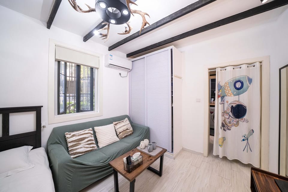 Living room, Photo of the whole room, Seating area, Bedroom