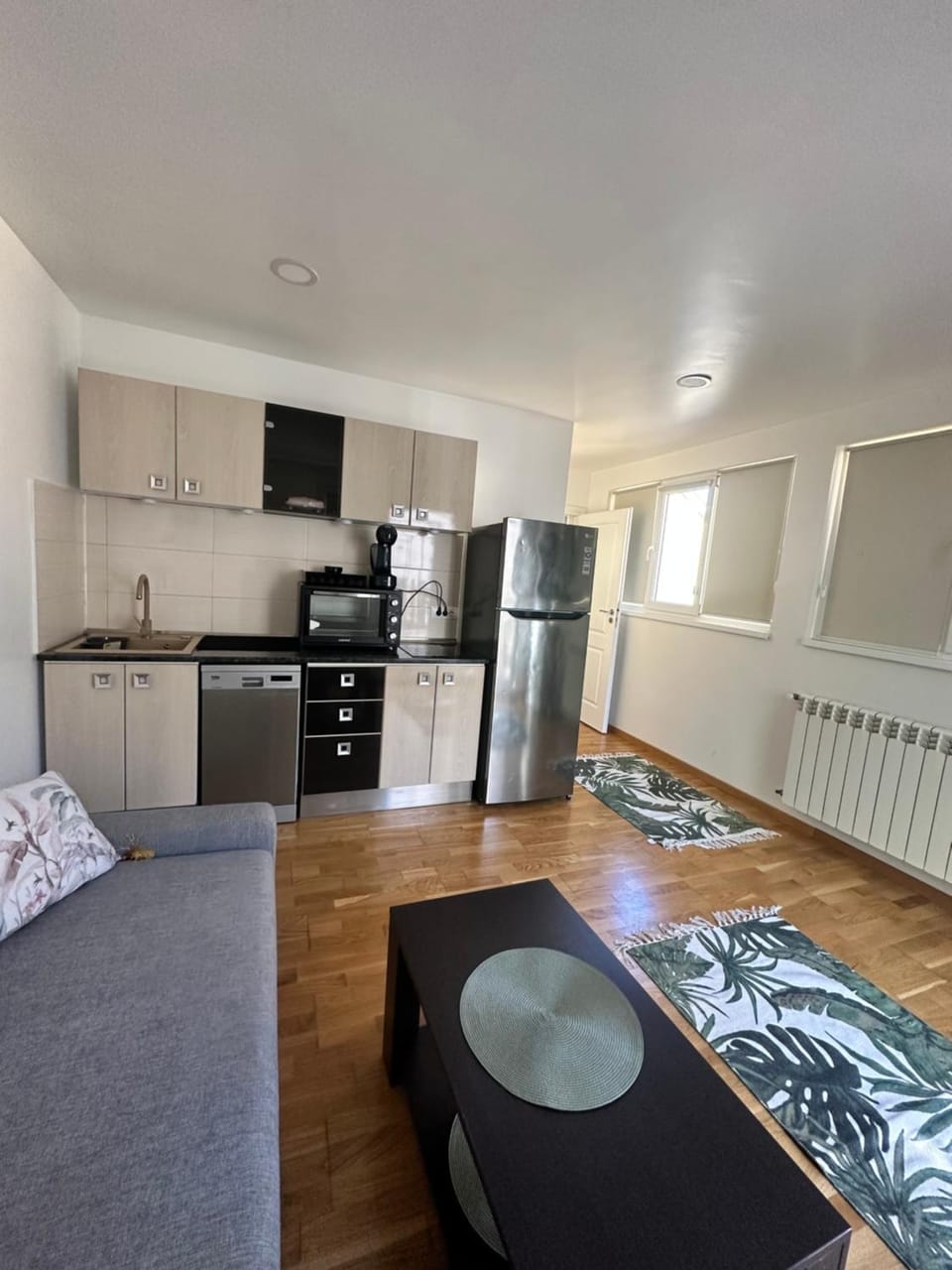 TV and multimedia, Kitchen or kitchenette, Living room, Seating area, dishwasher, oven, stove