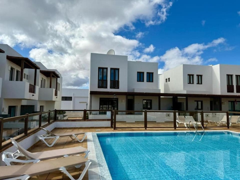 View (from property/room), Pool view, Swimming pool, sunbed