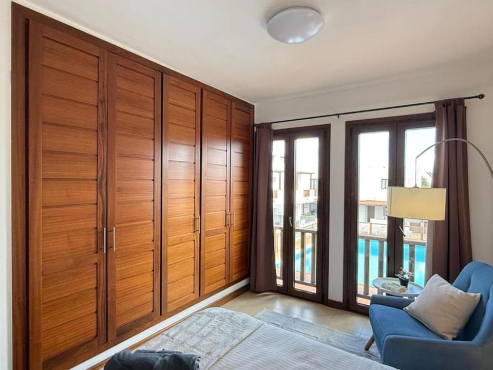 Bed, Photo of the whole room, Seating area, Bedroom, wardrobe