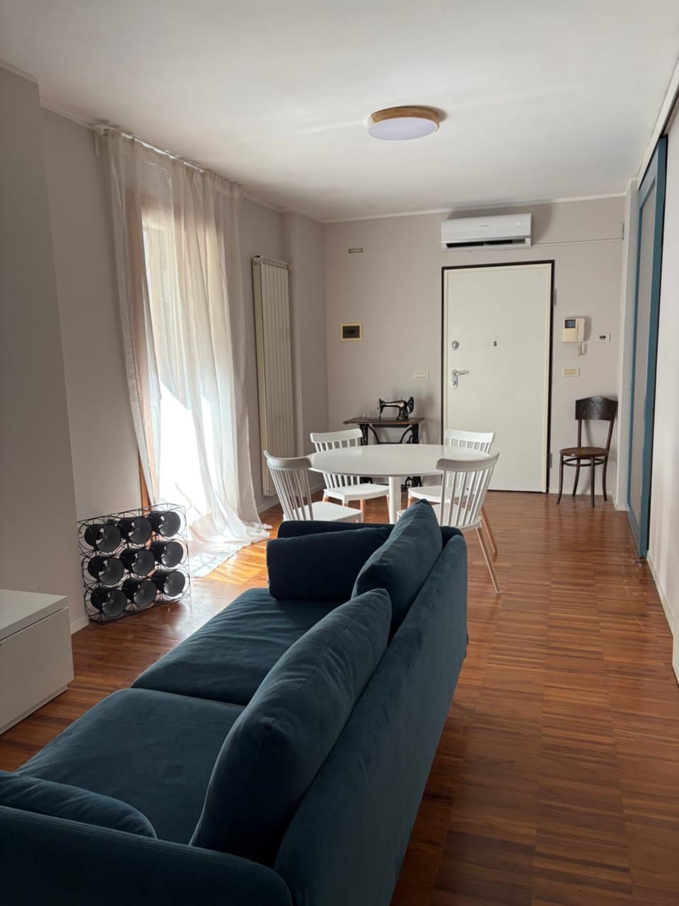 Living room, Seating area, Dining area, air conditioner