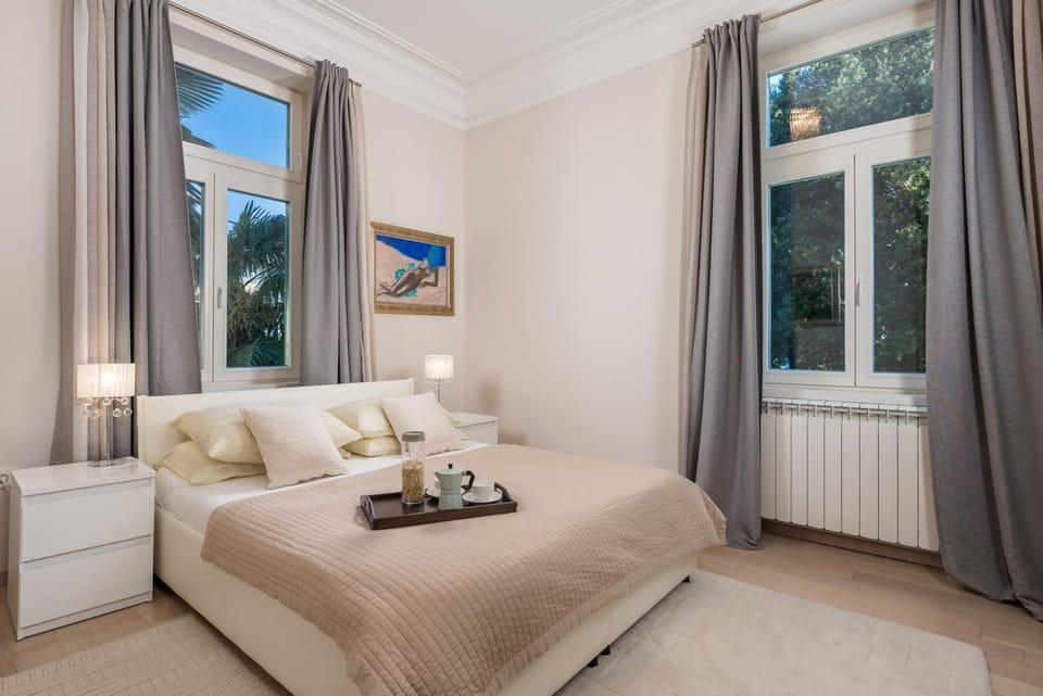 Nearby landmark, Bed, Bedroom