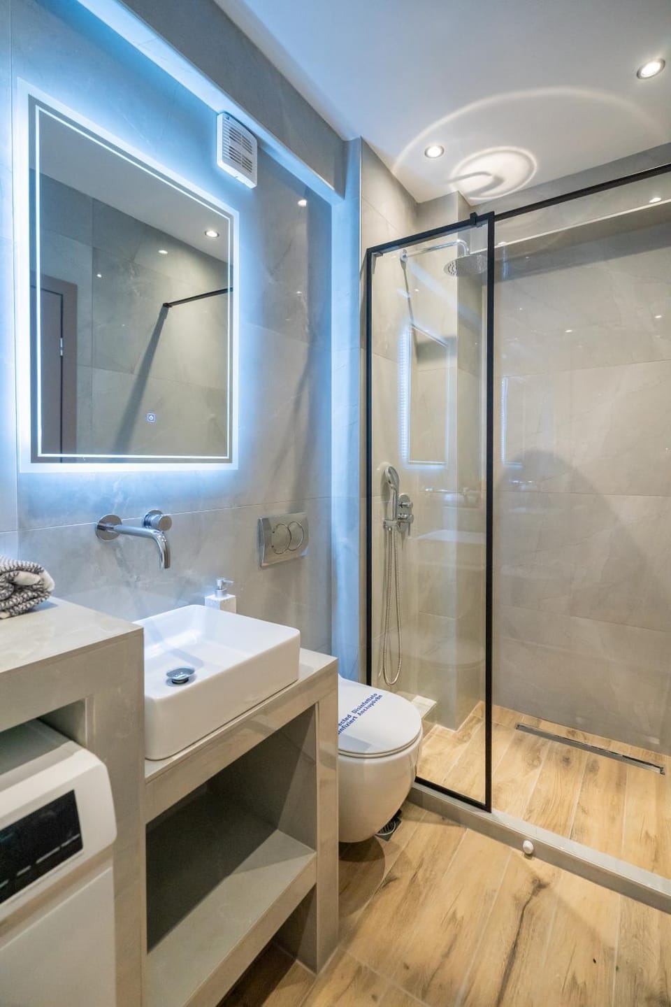 Shower, Toilet