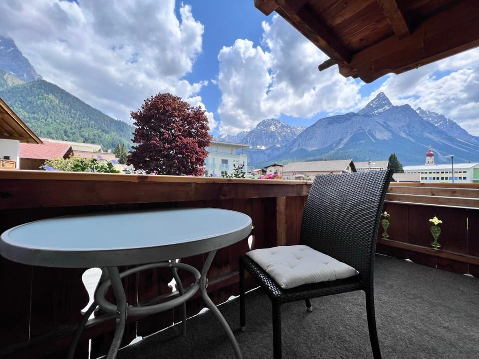 Day, Natural landscape, View (from property/room), Balcony/Terrace, Seating area, Mountain view