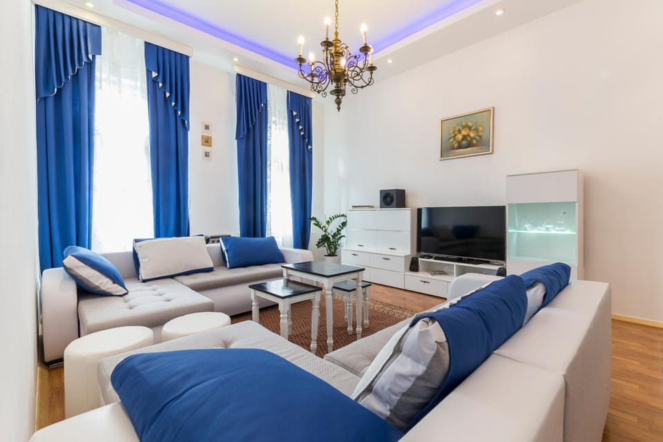 Day, Summer, Living room, On site