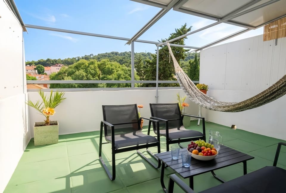 Day, Natural landscape, Balcony/Terrace, Landmark view