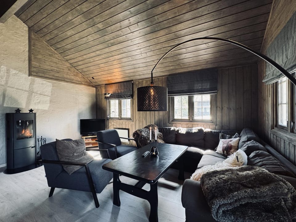 TV and multimedia, Living room, Seating area, fireplace