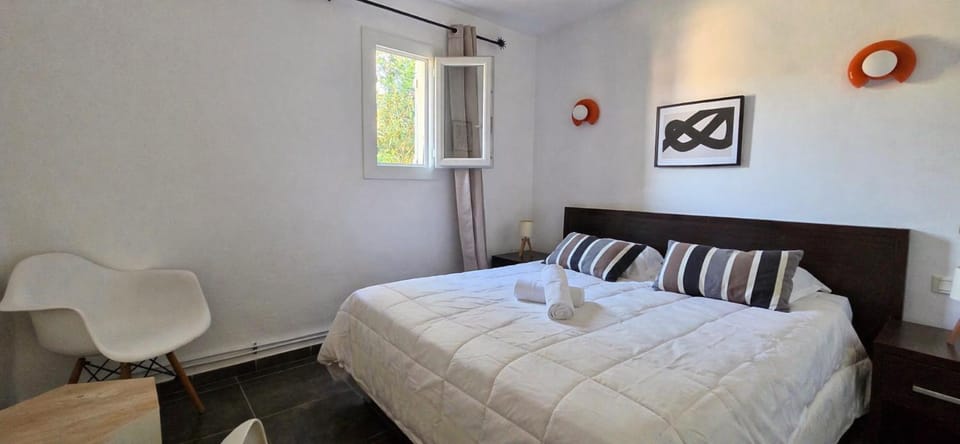 Bed, Photo of the whole room