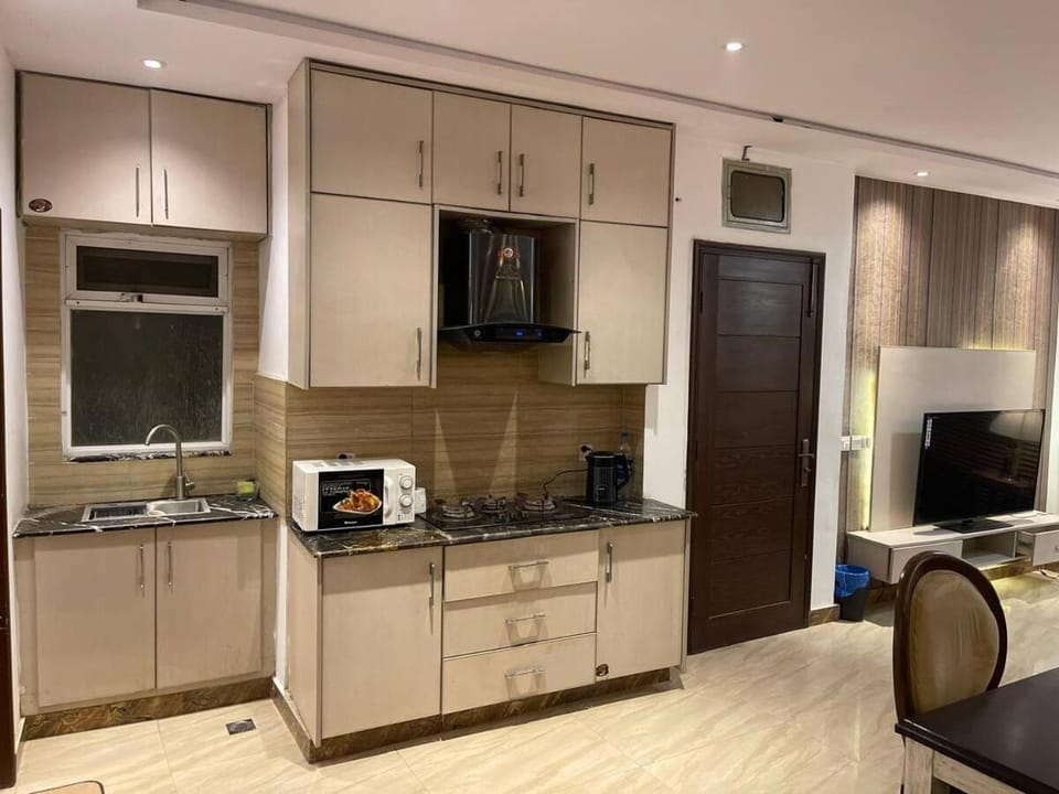 Kitchen or kitchenette, dishwasher