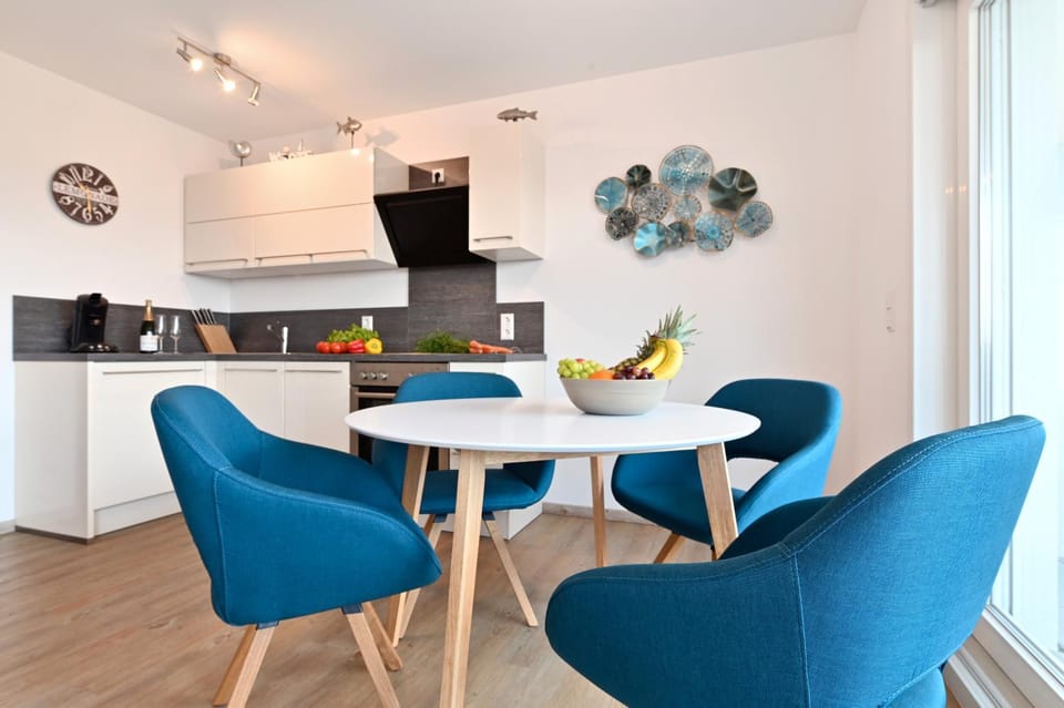 Property building, Kitchen or kitchenette, Living room