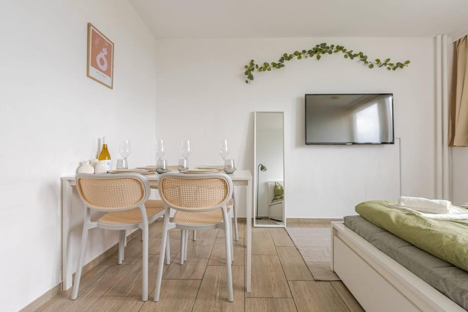 Schönes Apartment mit Parkplatz & 24h CheckIn 2 Apartment in Cologne