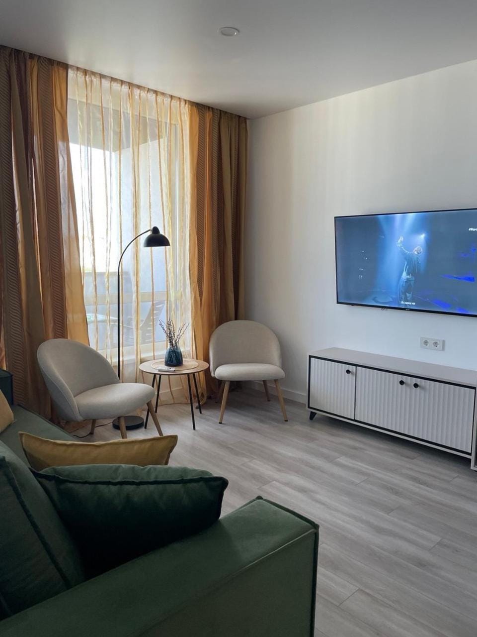 TV and multimedia, Seating area