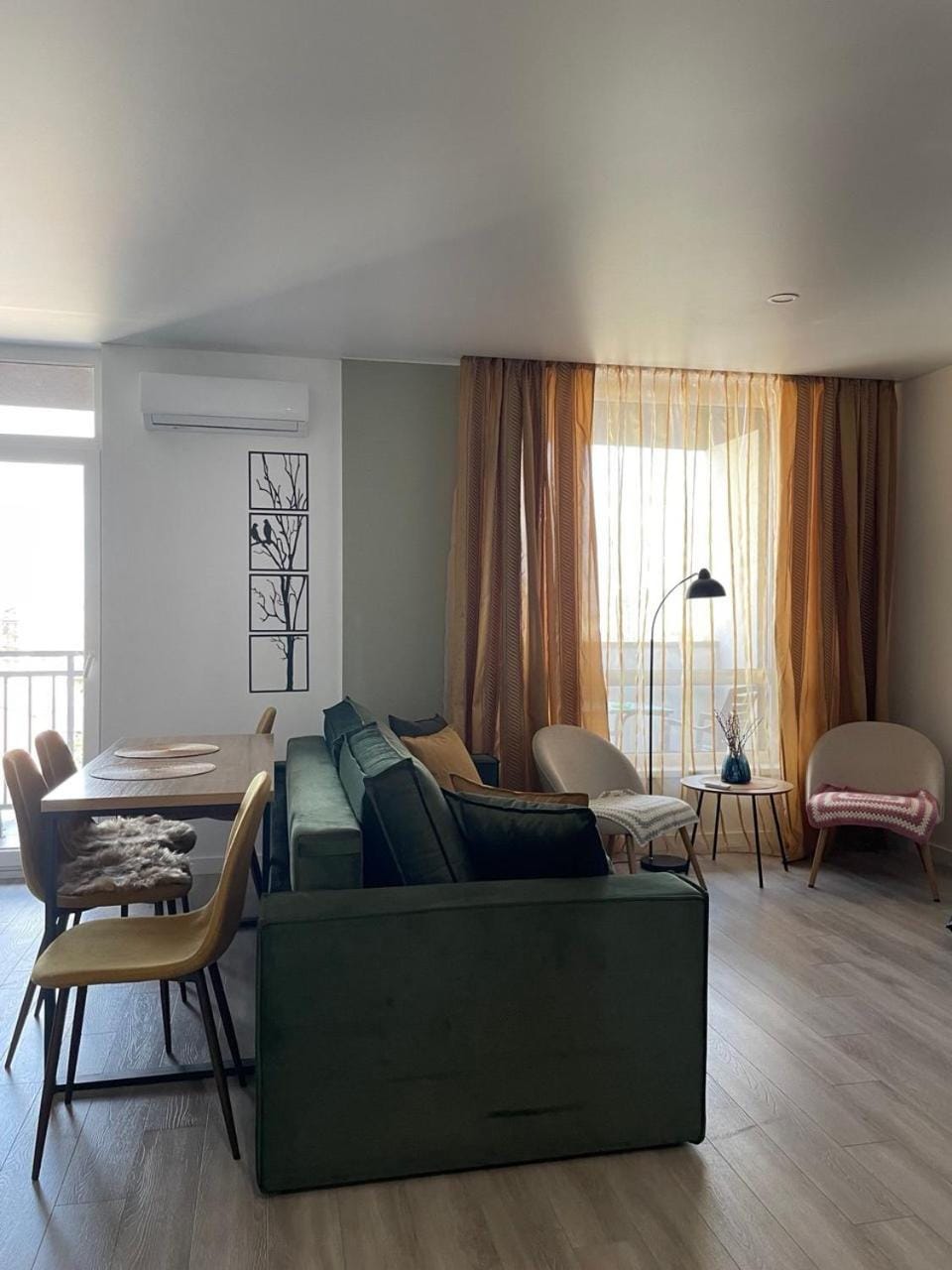 Living room, Seating area