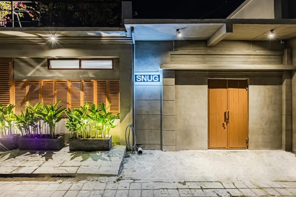 Property building, Facade/entrance, Night