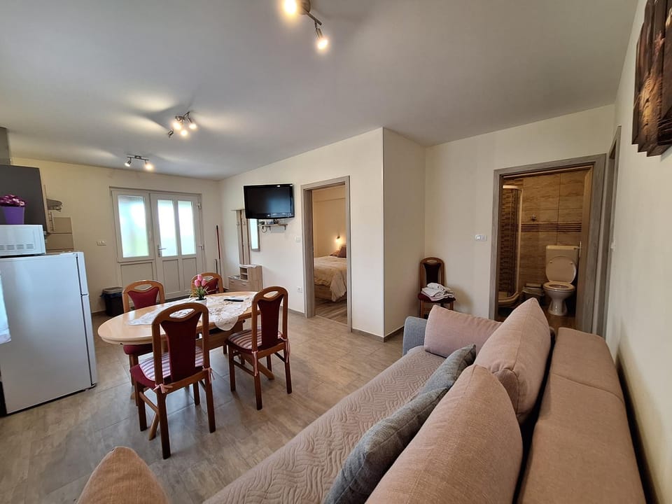 APARTMA in SOBE PILIH Bed and Breakfast in Slovenia