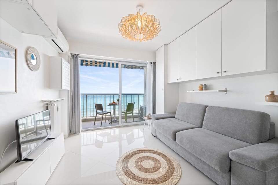 Rives d'or 2, Beautiful beachfront studio, beach access, AC Apartment in Roquebrune-Cap-Martin