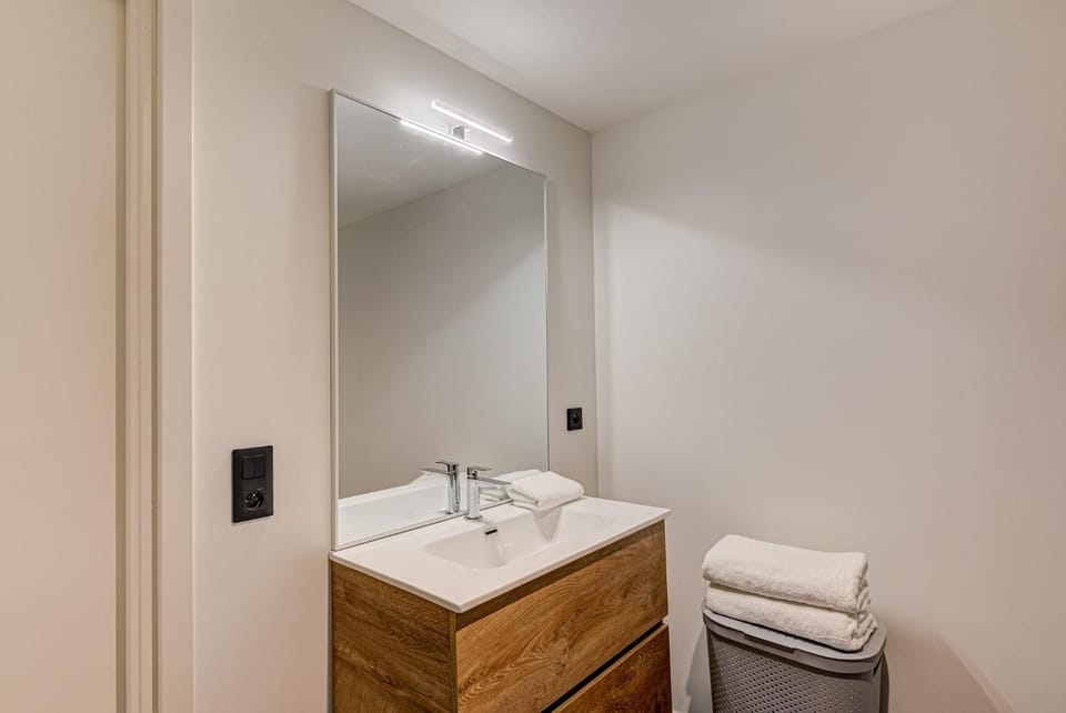 Bathroom, towels