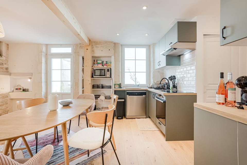 Kitchen or kitchenette, Living room