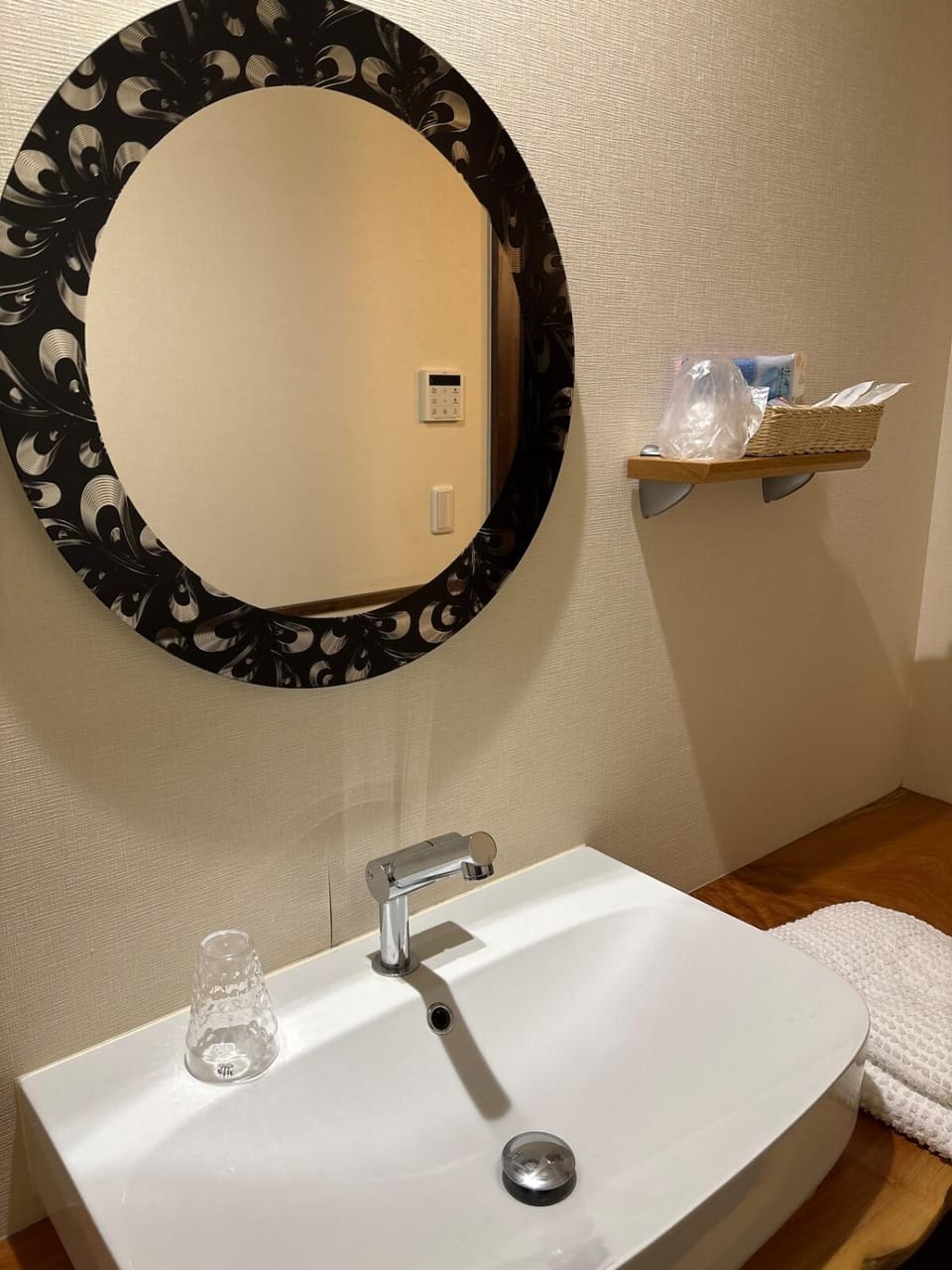 The entrance to Hakata Island Boff no tonari Apartment in Hiroshima Prefecture