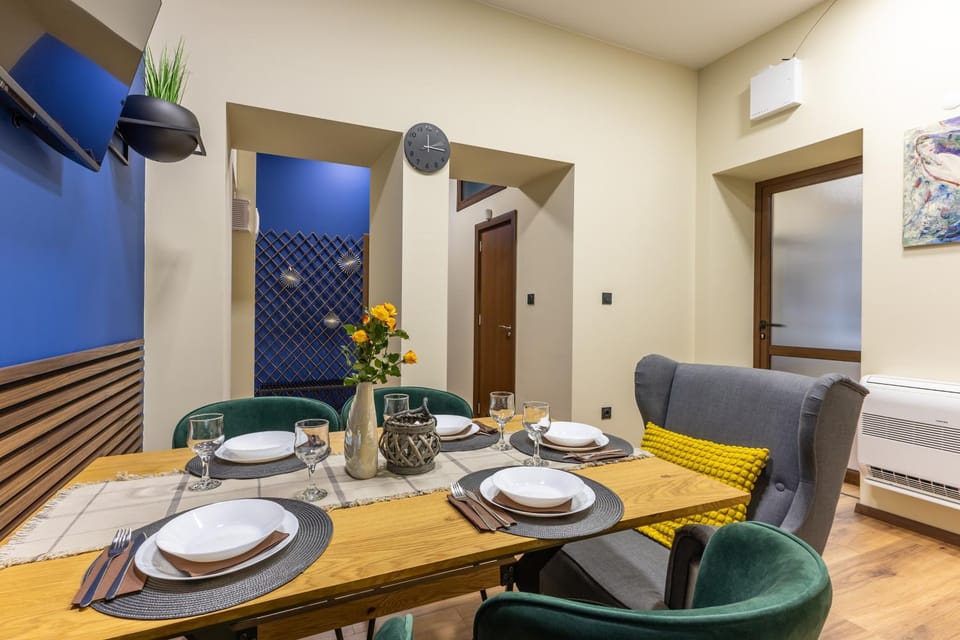 Communal lounge/ TV room, Living room, Dining area