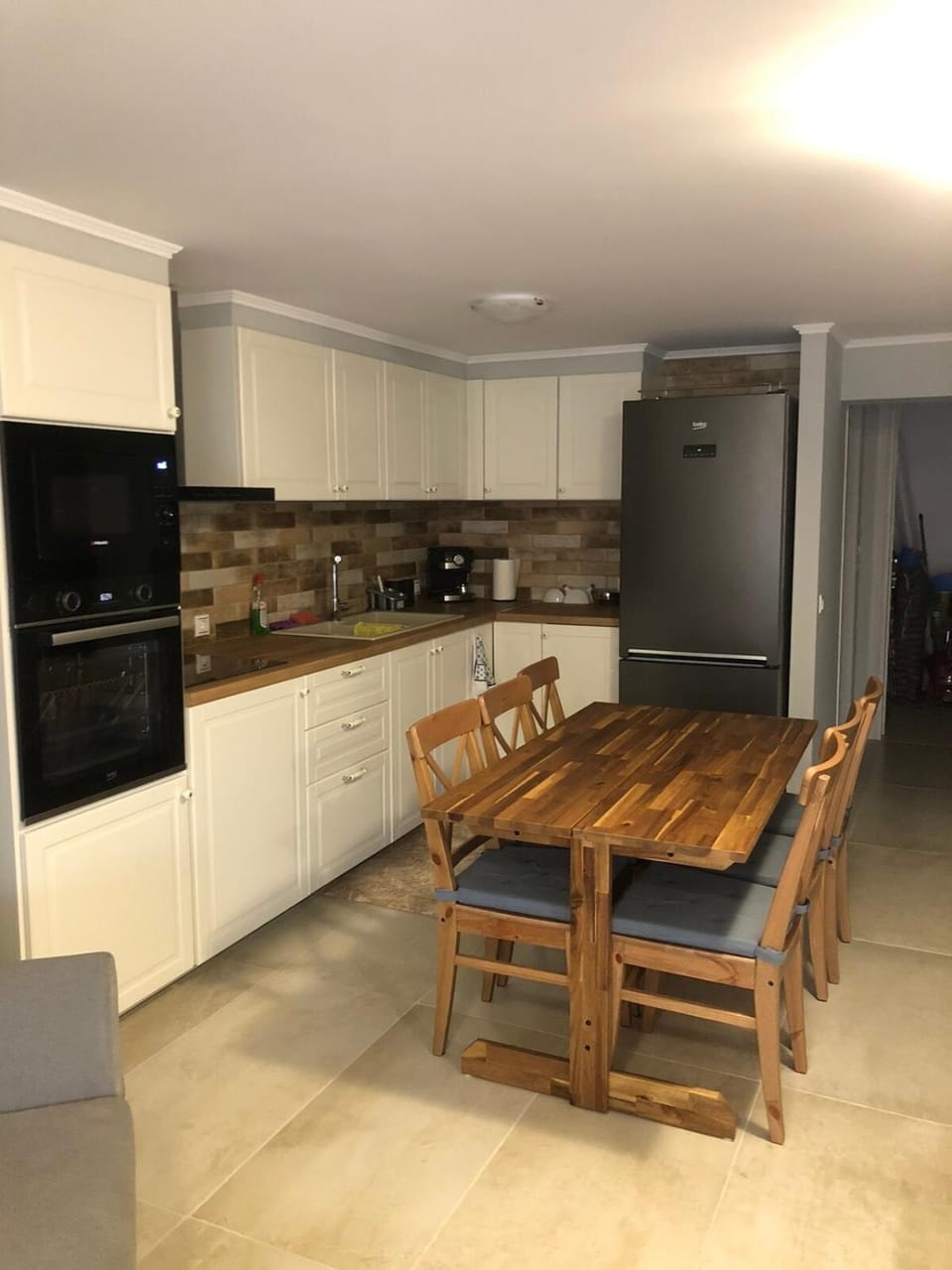 Kitchen or kitchenette, Dining area, stove