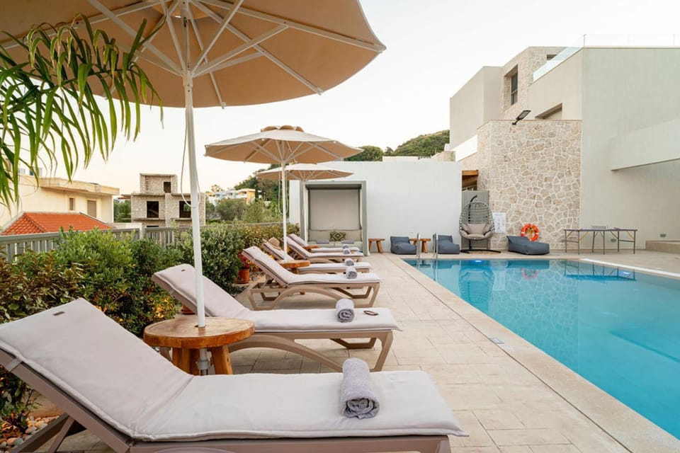 Property building, Patio, Day, Natural landscape, Living room, Seating area, Pool view, Swimming pool, sunbed