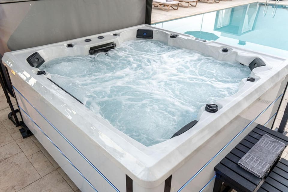 Natural landscape, Hot Tub