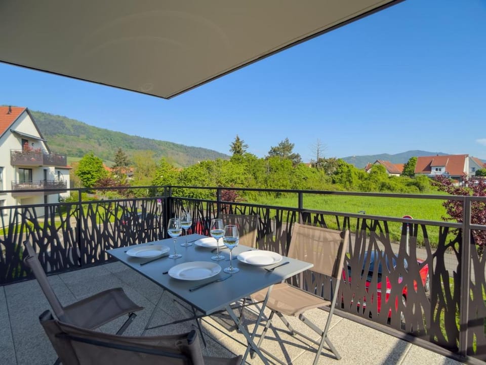 Patio, Natural landscape, View (from property/room), Balcony/Terrace, Dining area, Mountain view
