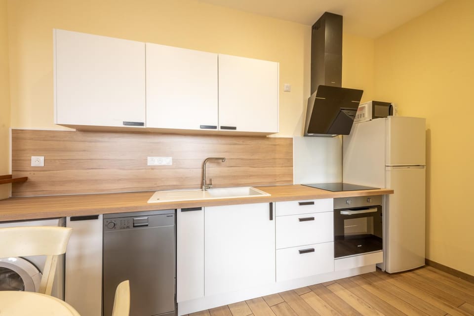 Kitchen or kitchenette, stove