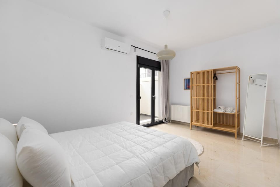 Bed, Bedroom, wardrobe, air conditioner