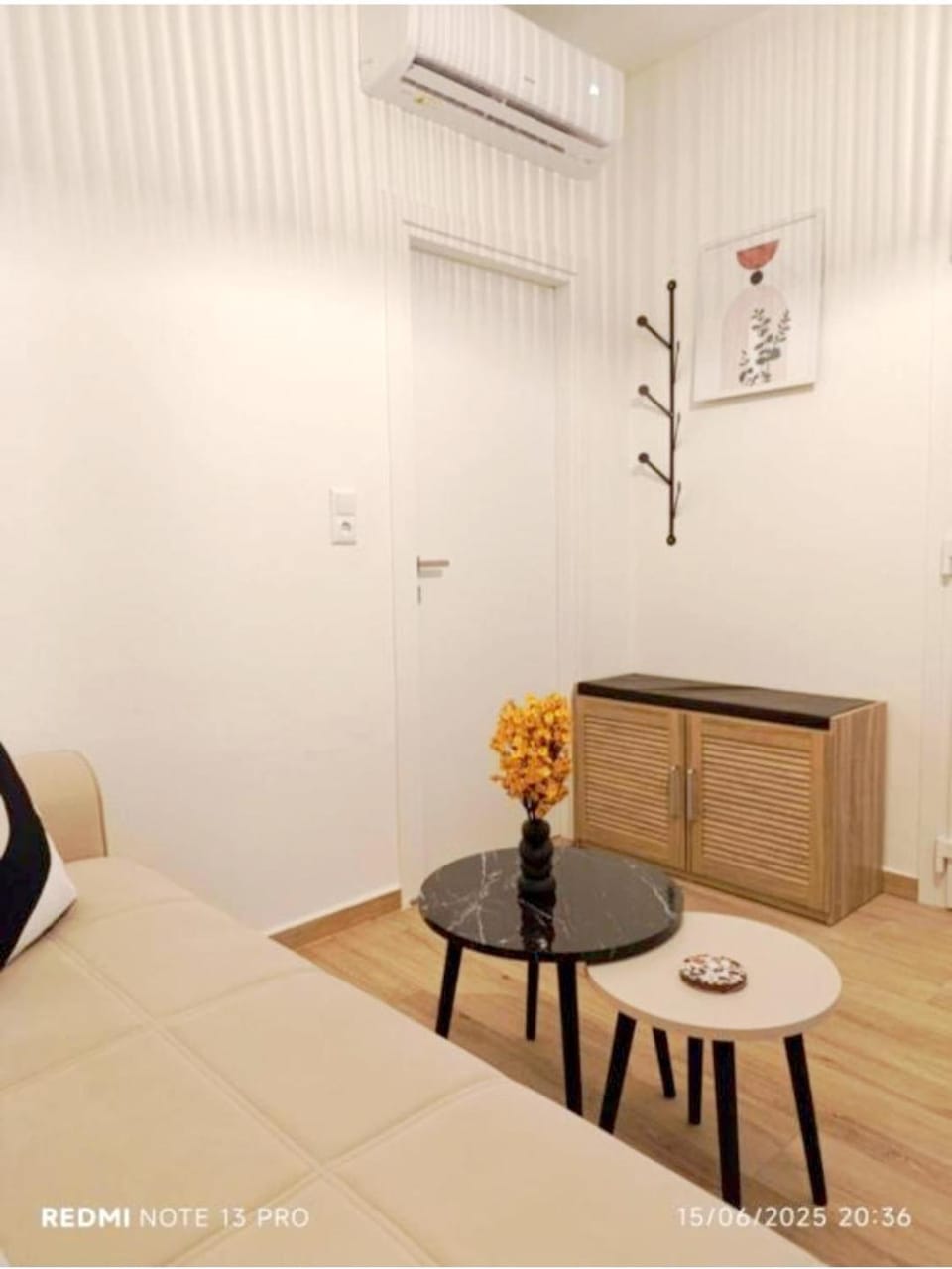 Living room, Seating area, air conditioner