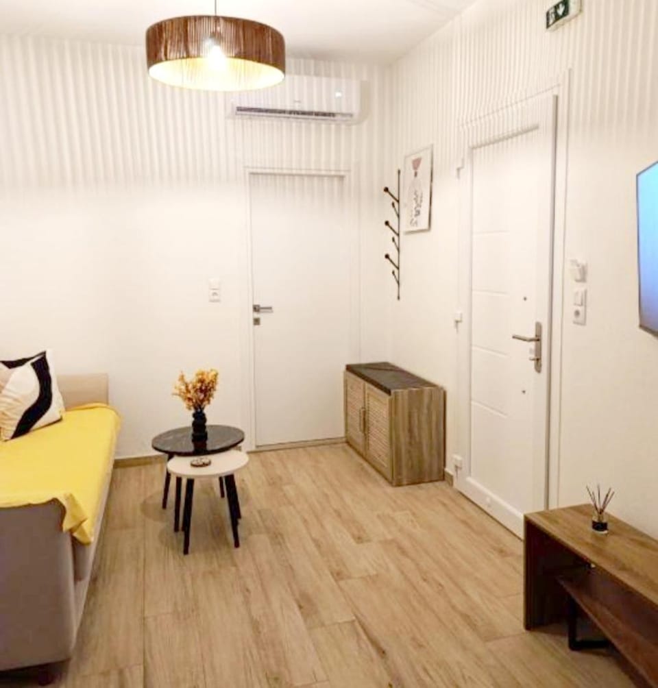 TV and multimedia, Living room, Seating area, air conditioner