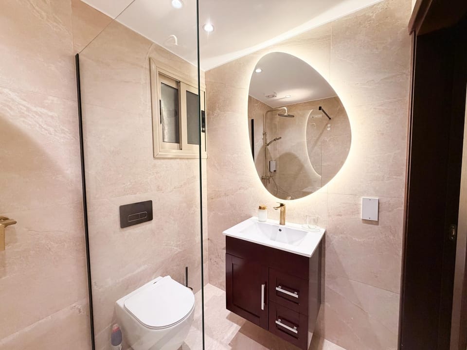 Comfy 1 bed Apartment, great location 200Mbps WiFi Apartment in Paphos